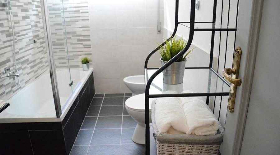 Mandorla Ranch Bed Breakfast — Bathroom