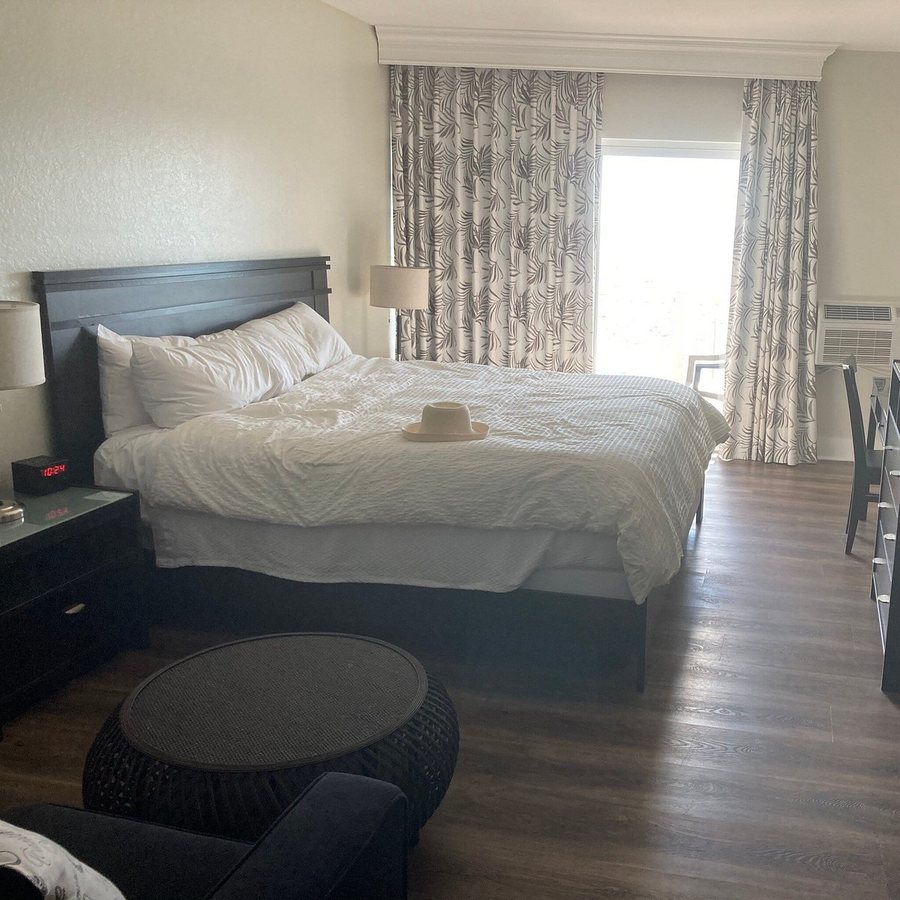 Manhattan Tower Apartment Hotel — Guest room