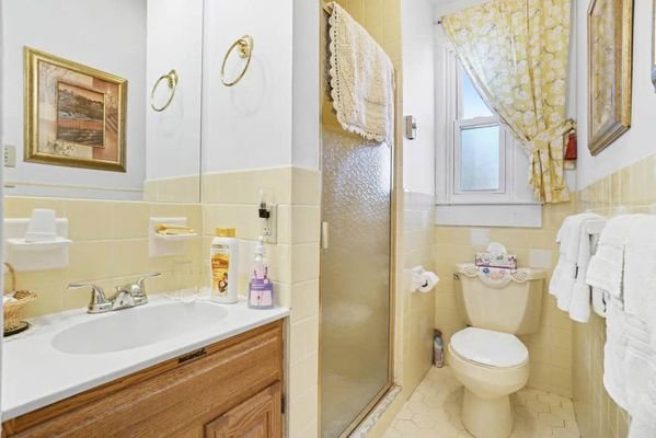 Manheim Manor Victorian Bed and Breakfast — Bathroom