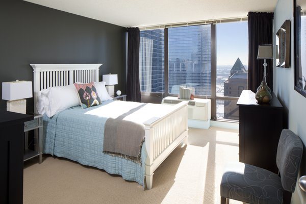 Manilow Suites at Columbus Plaza Chicago Illinois — Guest room