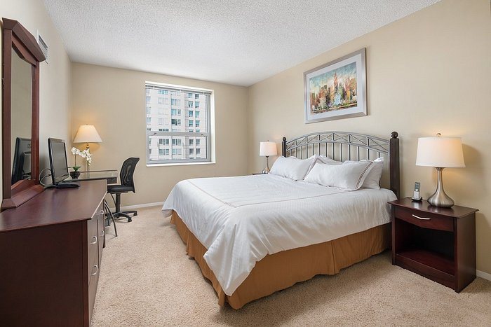 Manilow Suites at The Grand Plaza Chicago Illinois — Guest room