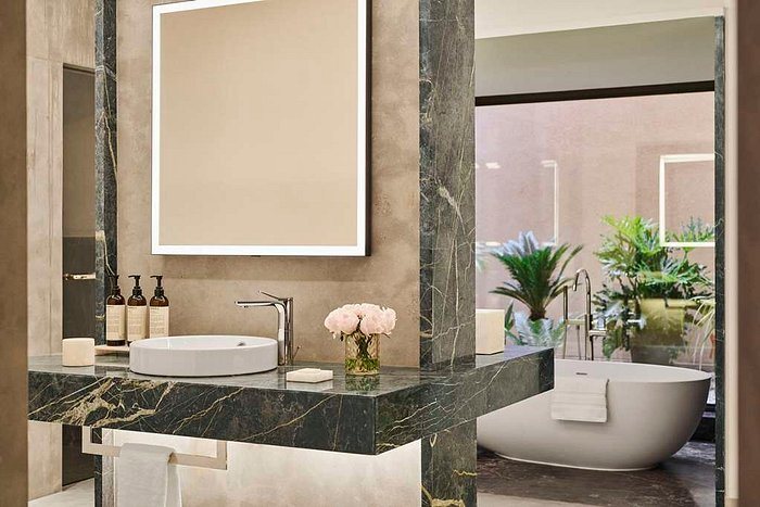 Manira Palm — Bathroom