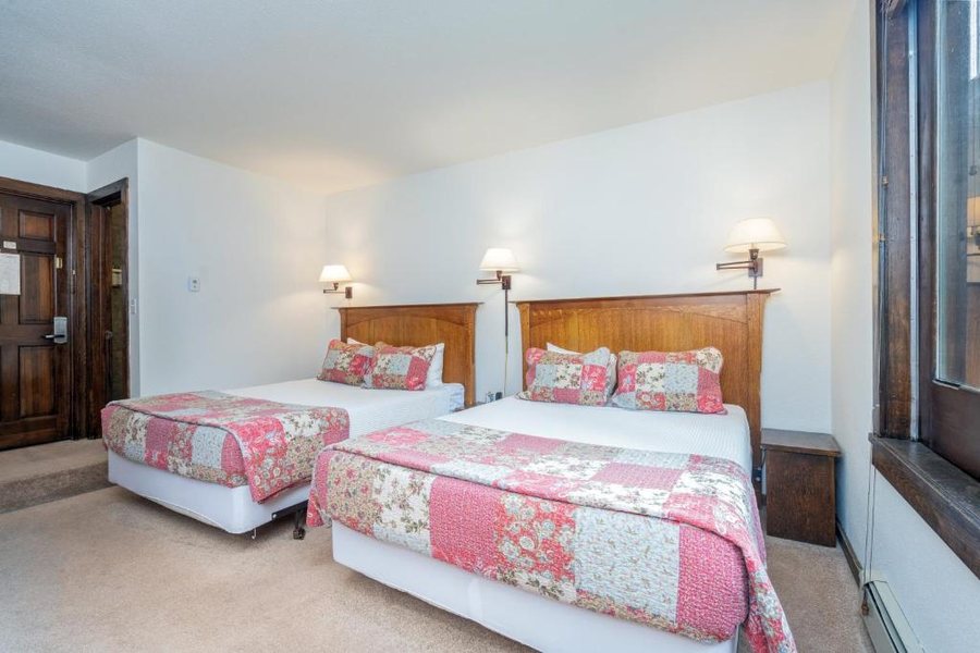 Manitou Lodge — Guest room