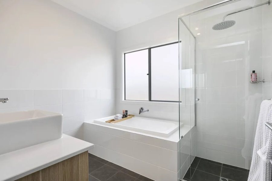 Mannum Motel — Bathroom