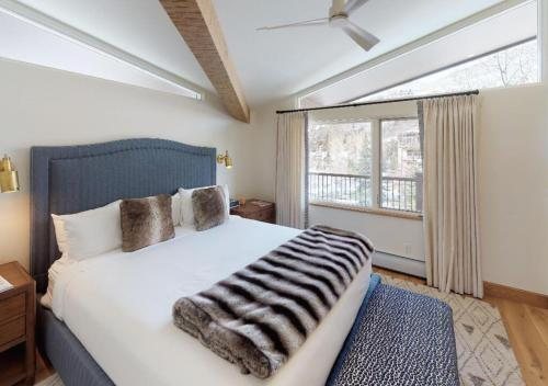 Manor Vail Lodge — Guest room