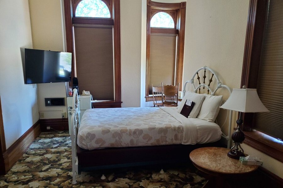 Manresa Castle — Guest room