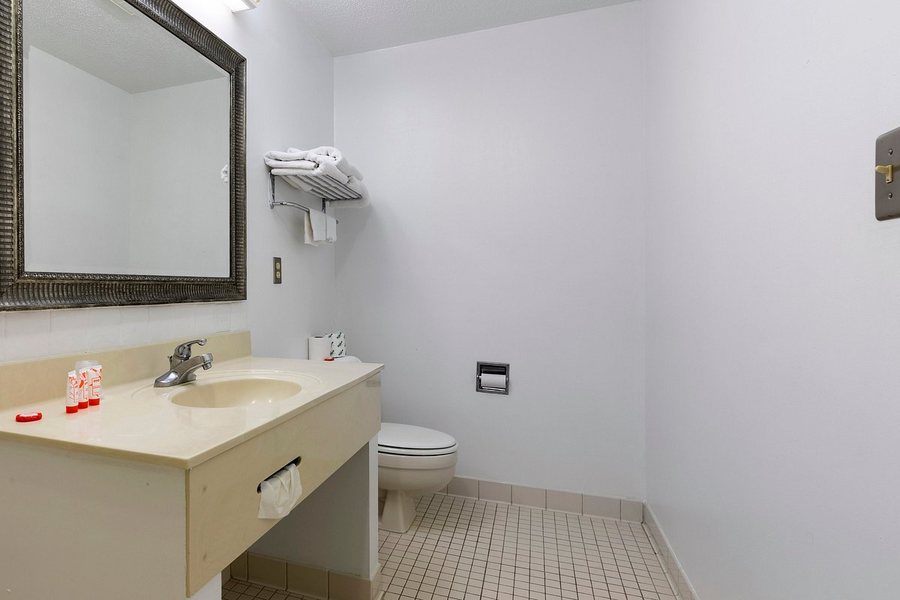 Mansion Farm Inn — Bathroom