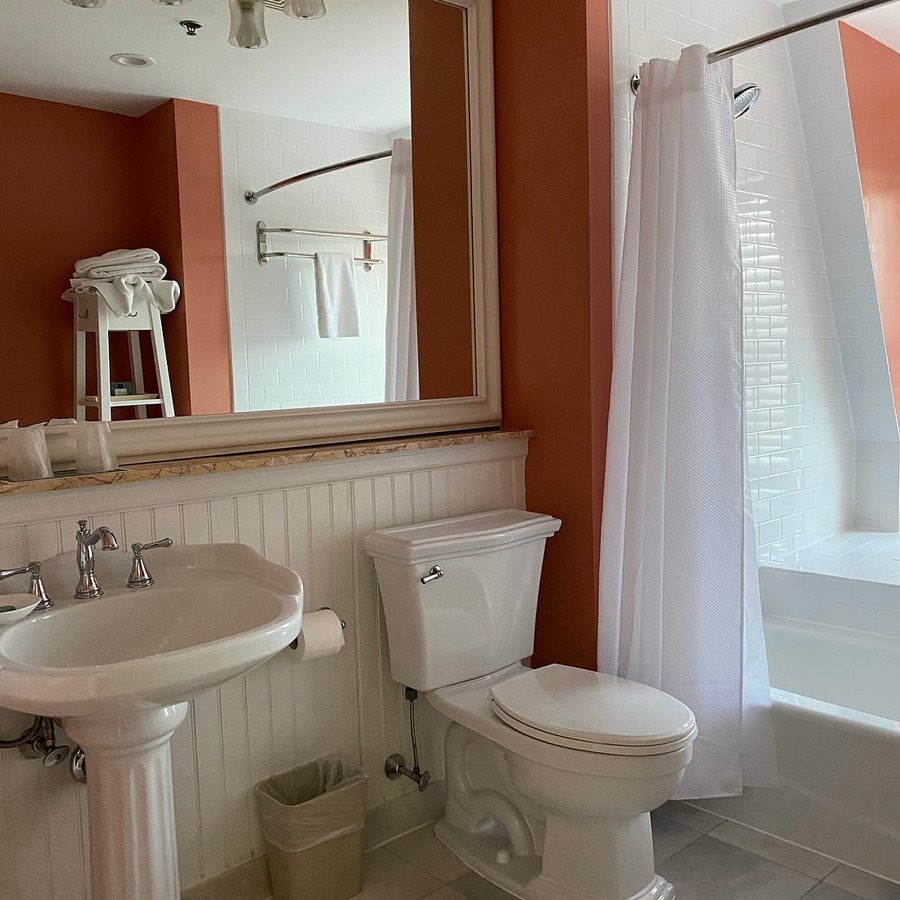 Mansion House — Bathroom