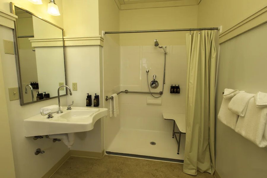 Many Glacier Hotel — Bathroom