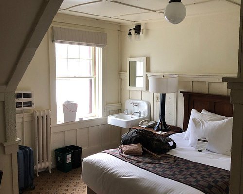 Many Glacier Hotel — Guest room