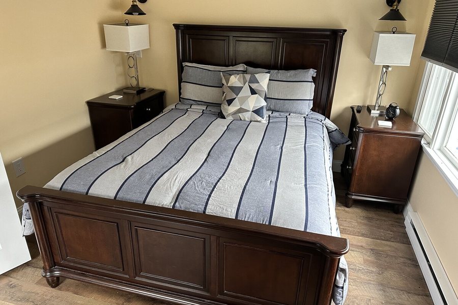 Maple Leaf Motel — Guest room