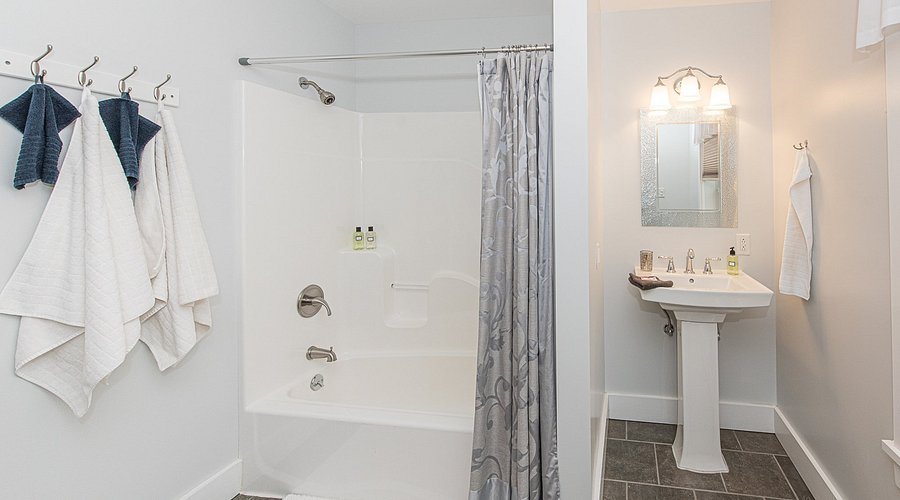 Maple Rock Bed Breakfast — Bathroom