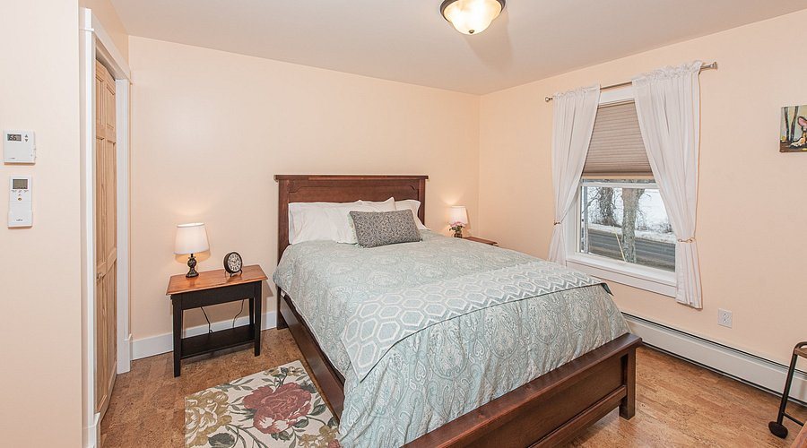 Maple Rock Bed Breakfast — Guest room