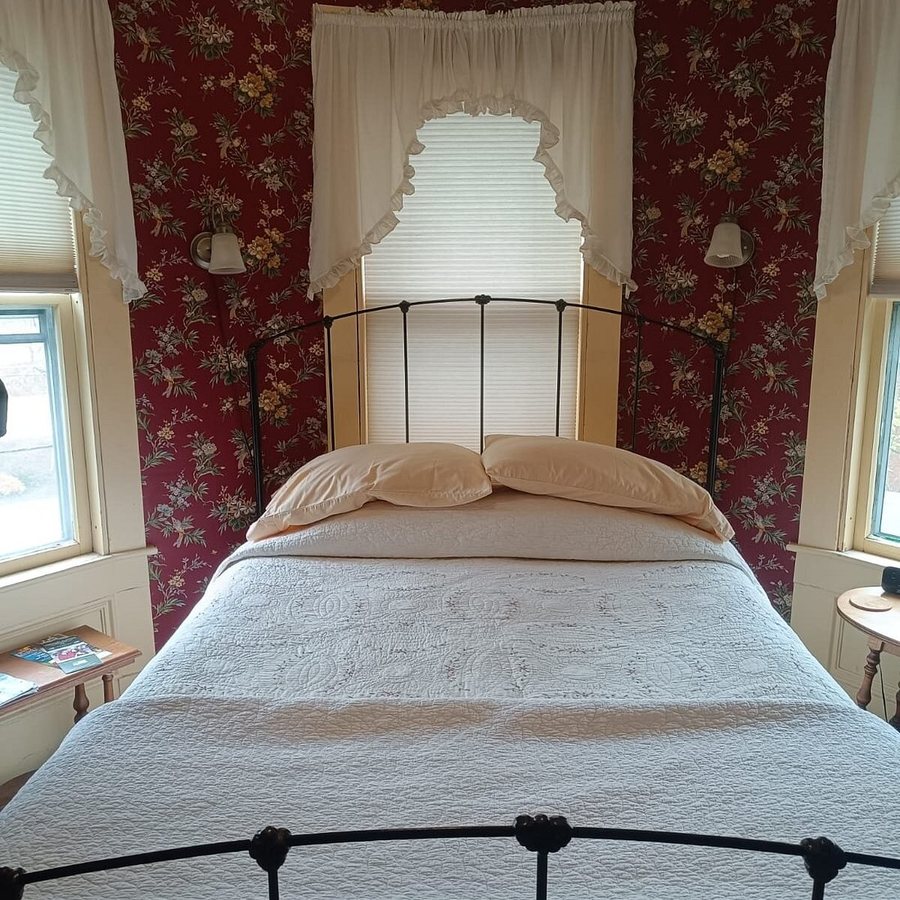 Maplecroft Bed And Breakfast — Guest room