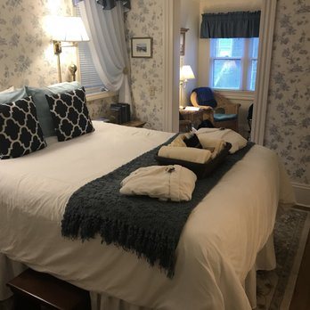 Maples Inn — Guest room