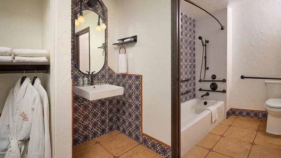 Mar Monte Hotel The Unbound Collection by Hyatt — Bathroom