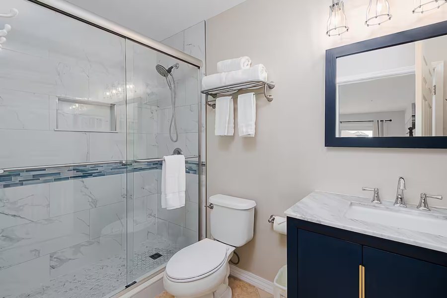 Maravilla Resort — Bathroom