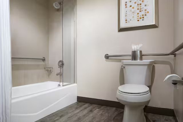 MarBrisa Carlsbad Resort — Bathroom