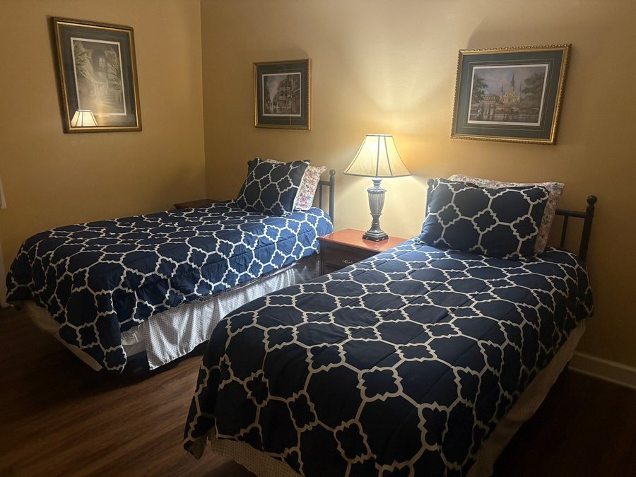 Mardi Gras Manor — Guest room