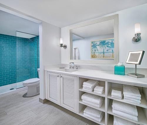 Margaritaville Beach Resort South Padre Island — Bathroom
