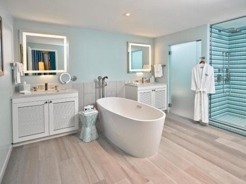 Margaritaville Lake Resort Lake Conroe — Bathroom