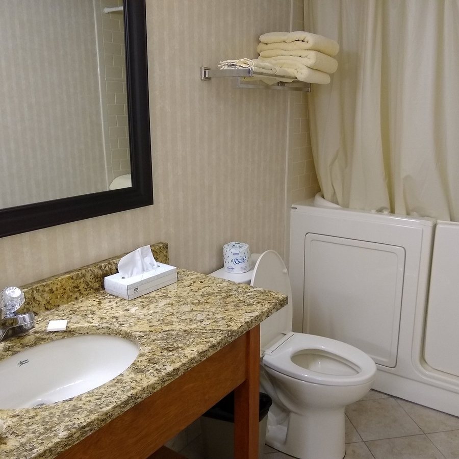 Margin Street Inn — Bathroom
