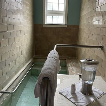 Maria s Garden and Inn — Bathroom
