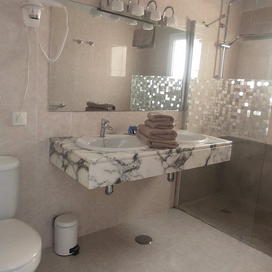 Maribel Apartments — Bathroom