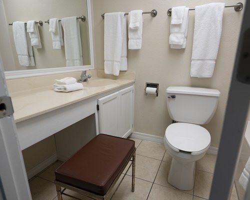 Marina Bay Resort — Bathroom