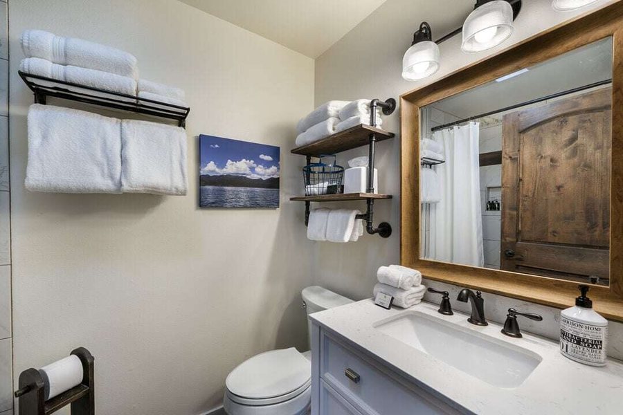 Marina Cay Resort and Conference Center — Bathroom