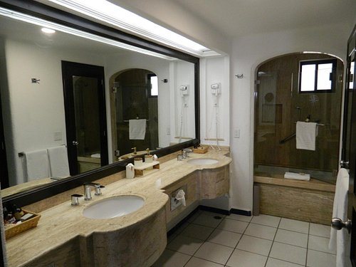 Marina Fiesta Resort Spa — Bathroom