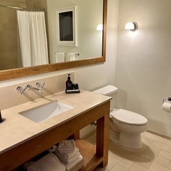 Marina Grand Resort — Bathroom