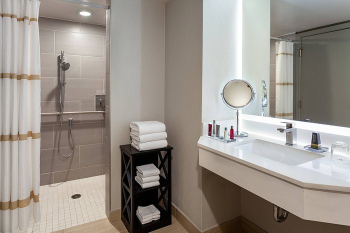 Marina Inn at Grande Dunes — Bathroom
