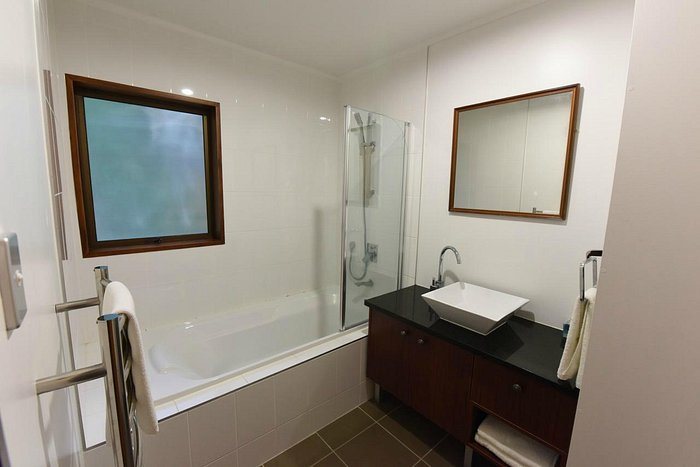 Marina Motel — Bathroom