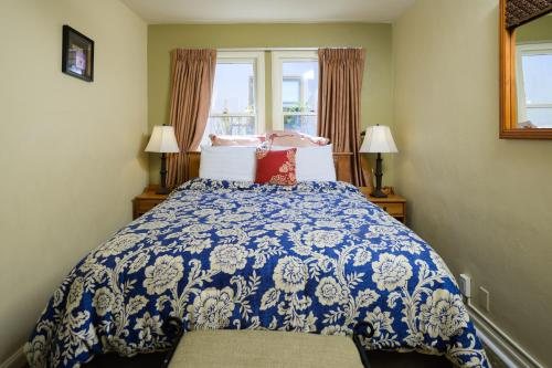 Marina Motel — Guest room