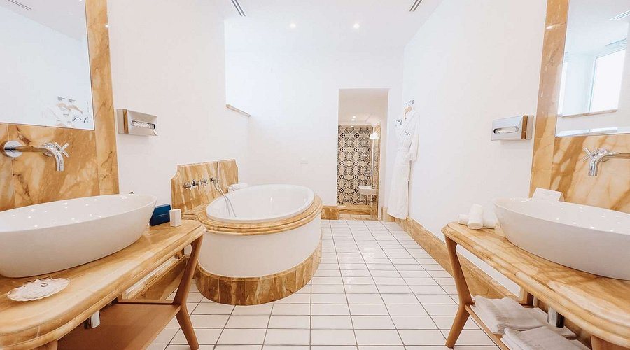 Marina Riviera — Bathroom