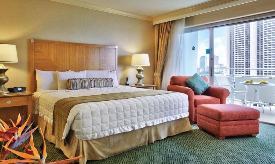 Marina Tower Waikiki — Guest room