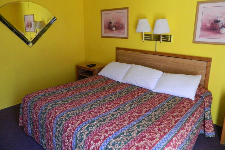 Marine Motel — Guest room
