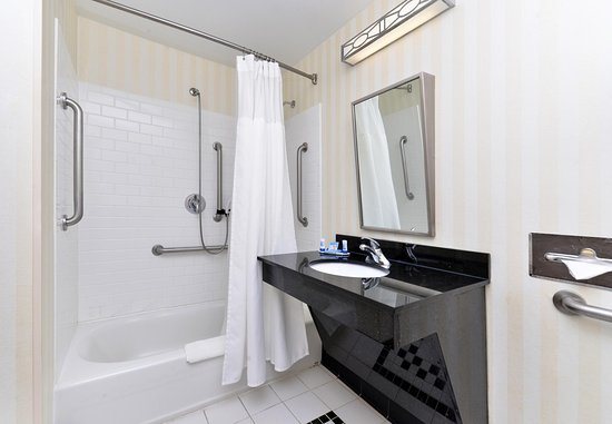 Mariners Suites — Bathroom