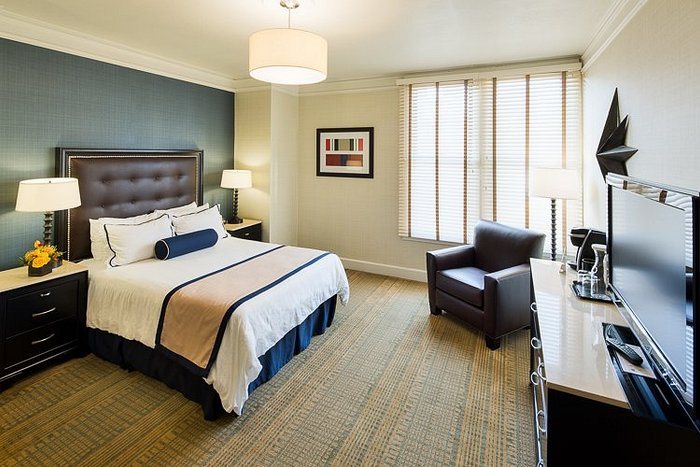 Marines Memorial Club Hotel — Guest room