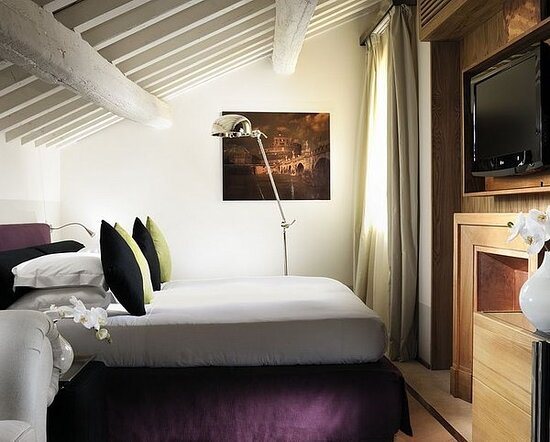 Mario de Fiori 37 — Guest room