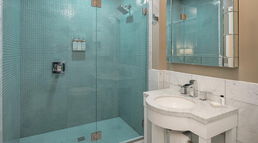Mark Spencer Hotel — Bathroom