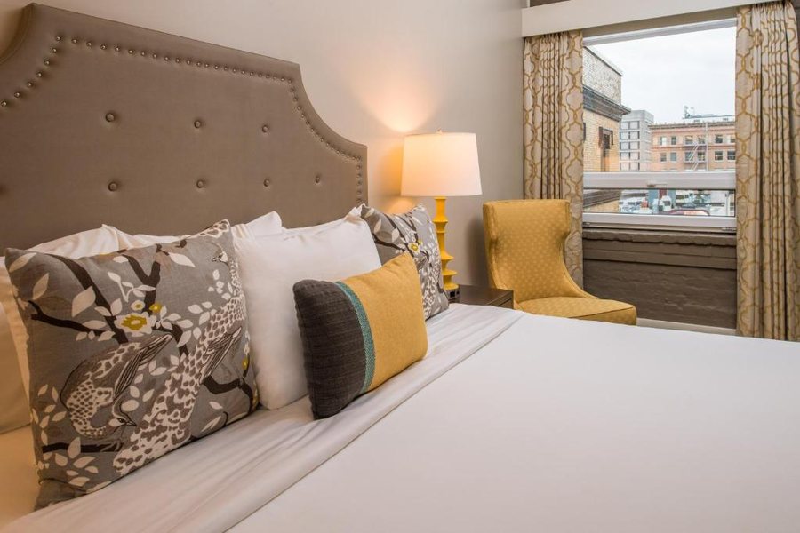 Mark Spencer Hotel — Guest room