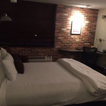 Mark Twain Hotel Chicago Illinois — Guest room