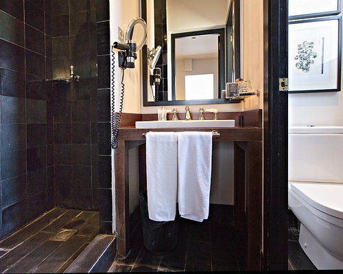 Market Hotel — Bathroom