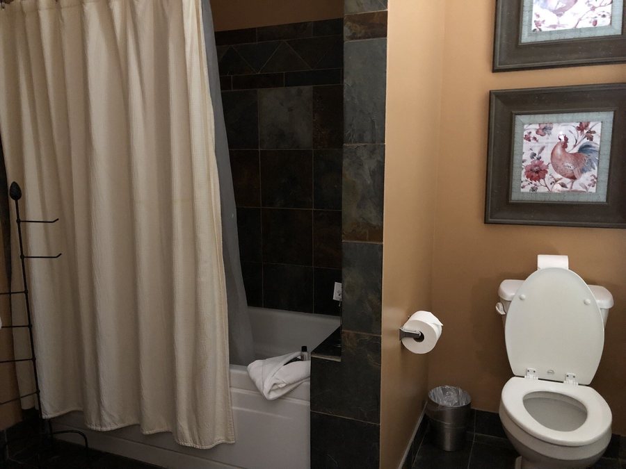 Market Street Inn — Bathroom
