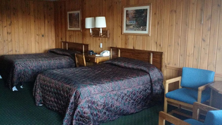 Marlinton Motor Inn — Guest room