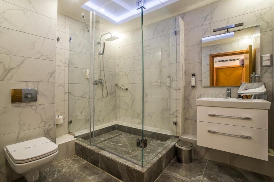 Marmara Hotel Budapest — Bathroom