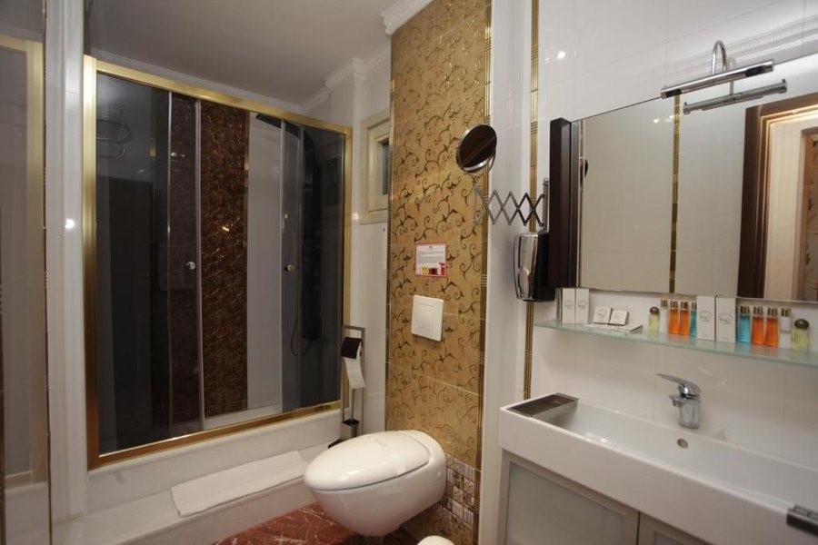Marmaray Hotel Istanbul — Bathroom