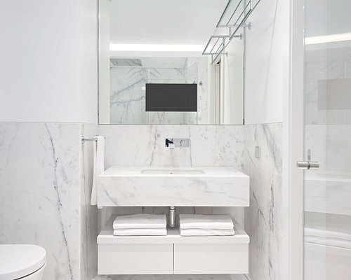 Marques Best Apartments — Bathroom